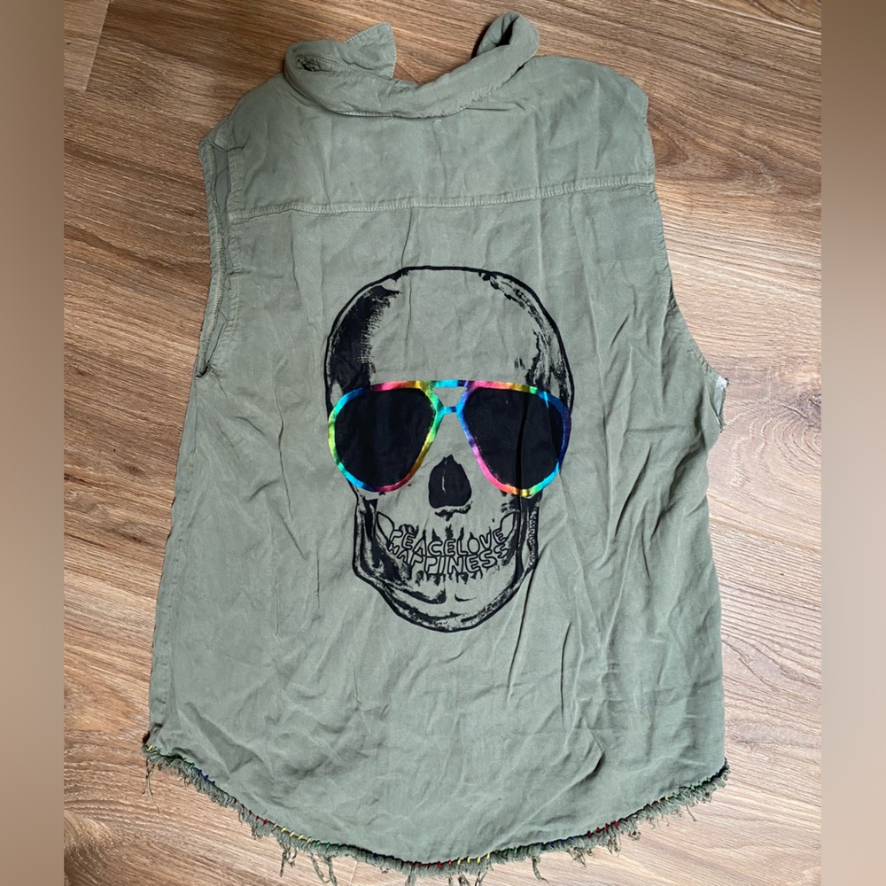 New Lauren Moshi Rainbow Peace Love Skull Shirt
